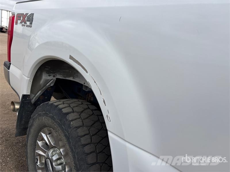 Ford F-250 XLT 4x4 Crew Cab Pickup Drugi