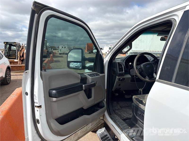Ford F-250 XLT 4x4 Crew Cab Pickup Drugi
