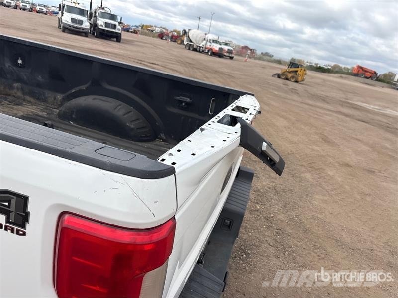 Ford F-250 XLT 4x4 Crew Cab Pickup Drugi