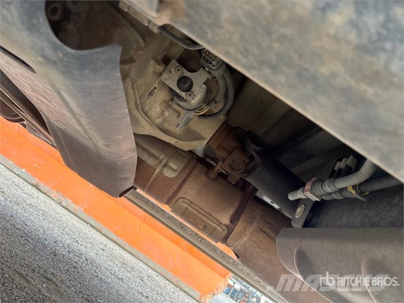 Ford F-250 XLT 4x4 Crew Cab Pickup Outro