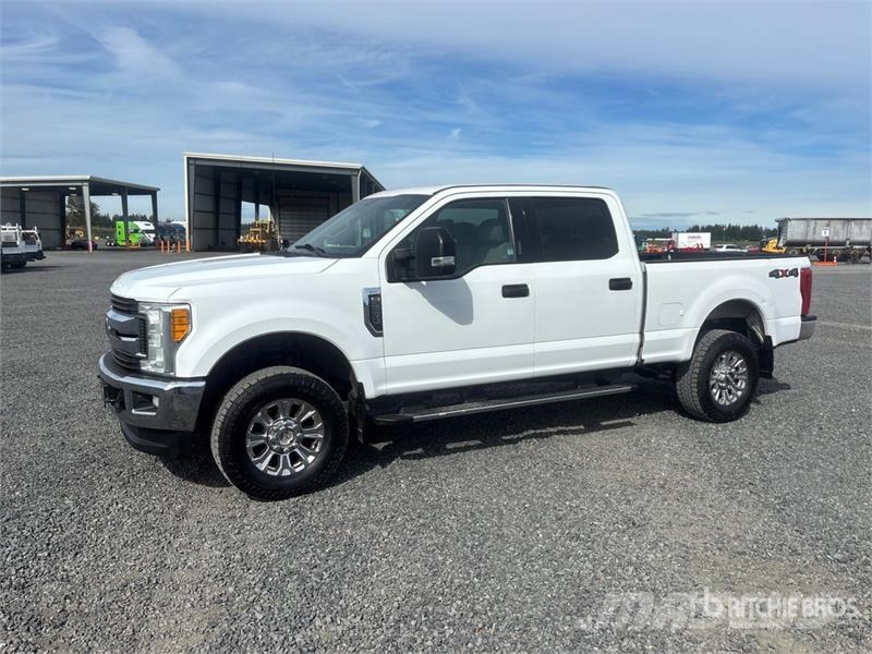 Ford F-250 XLT 4x4 Crew Cab Pickup Ostalo