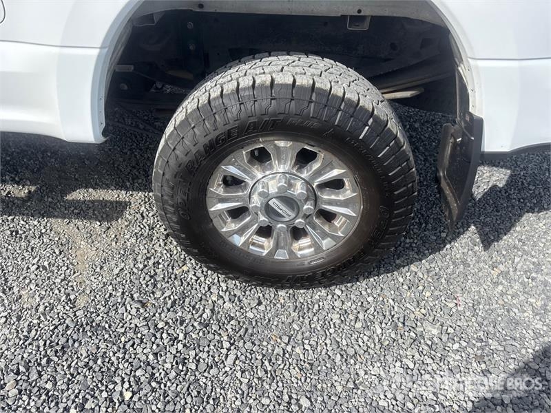 Ford F-250 XLT 4x4 Crew Cab Pickup Ostalo