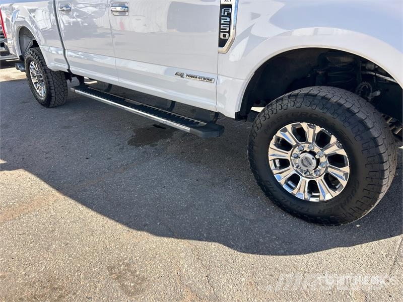 Ford F-250 XLT 4x4 Crew Cab Pickup Otras furgonetas