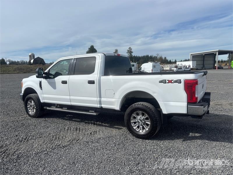 Ford F-250 XLT 4x4 Crew Cab Pickup Ostalo