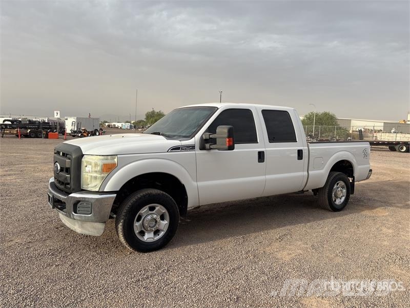 Ford F-250 XLT 4x4 Crew Cab Pickup Kita
