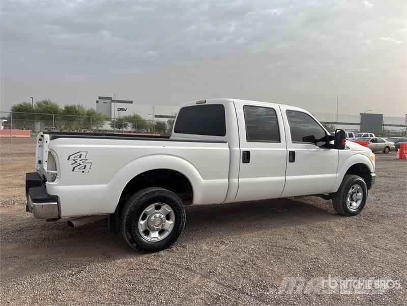 Ford F-250 XLT 4x4 Crew Cab Pickup Kita