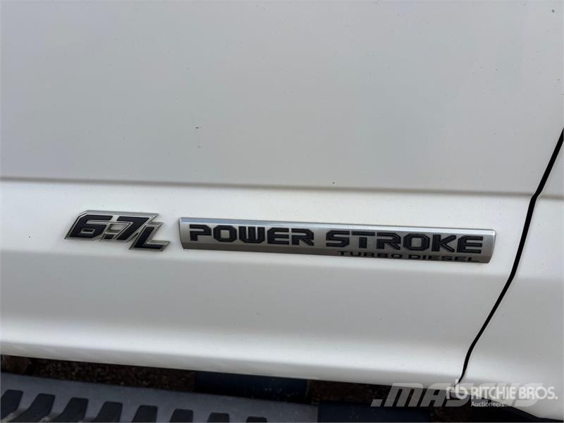 Ford F-250 XLT 4x4 Crew Cab Pickup Drugi