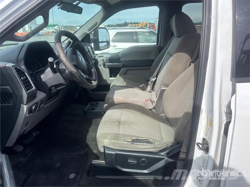 Ford F-250 XLT 4x4 Crew Cab Pickup Ostalo