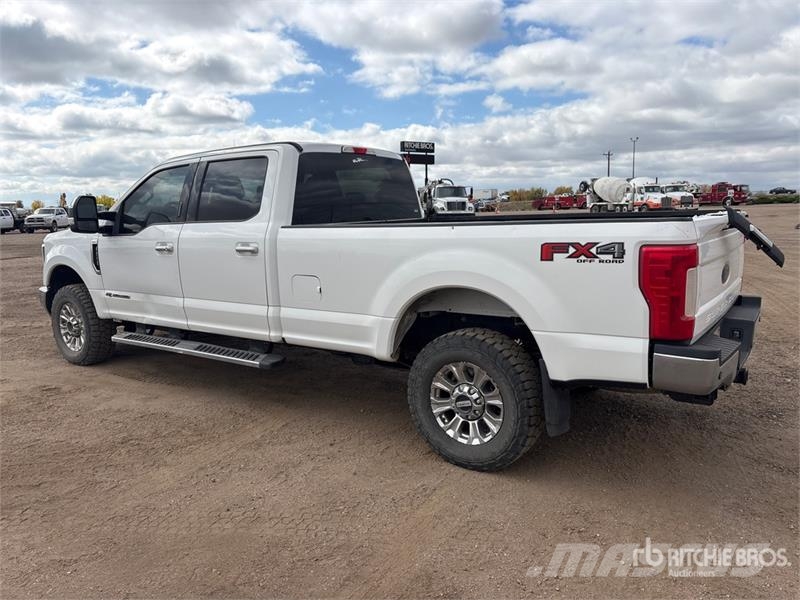 Ford F-250 XLT 4x4 Crew Cab Pickup Drugi