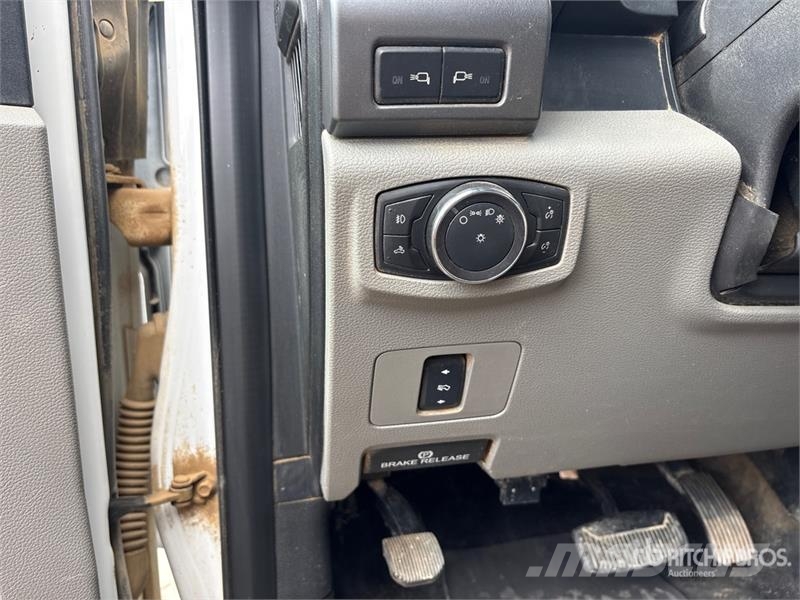 Ford F-250 XLT 4x4 Crew Cab Pickup Drugi