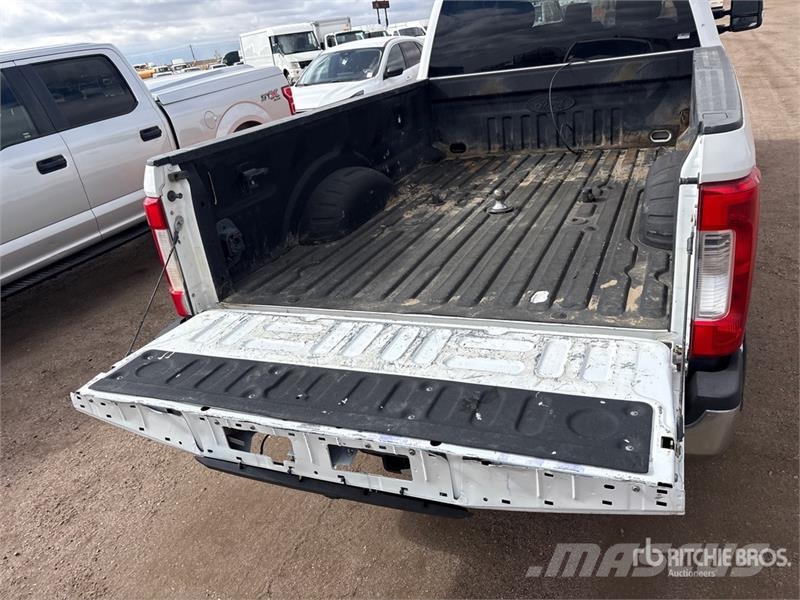 Ford F-250 XLT 4x4 Crew Cab Pickup Drugi