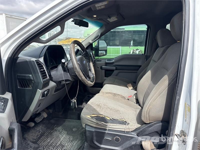 Ford F-250 XLT 4x4 Crew Cab Pickup Drugi