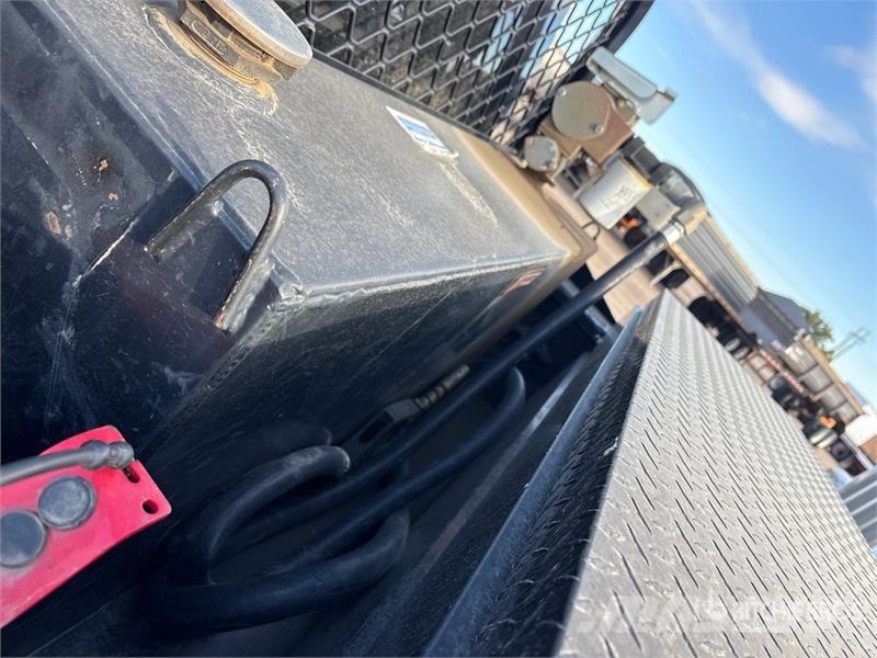 Ford F-250 XLT 4x4 Crew Cab Pickup Outro