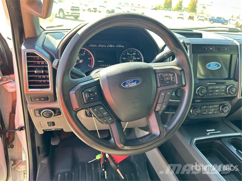 Ford F-250 XLT 4x4 Crew Cab Pickup Otras furgonetas