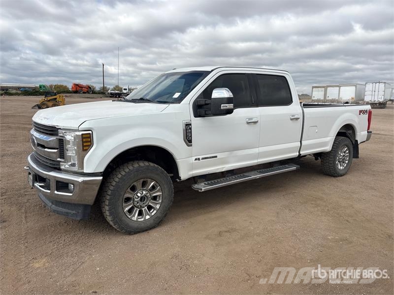 Ford F-250 XLT 4x4 Crew Cab Pickup Drugi
