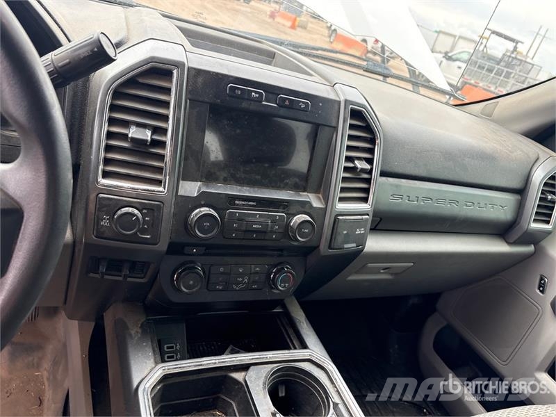 Ford F-250 XLT 4x4 Crew Cab Pickup Citi