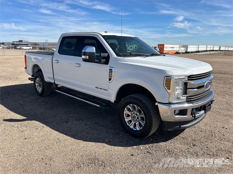 Ford F-250 XLT 4x4 Crew Cab Pickup Otras furgonetas