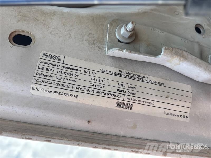 Ford F-250 XLT 4x4 Crew Cab Pickup Outro