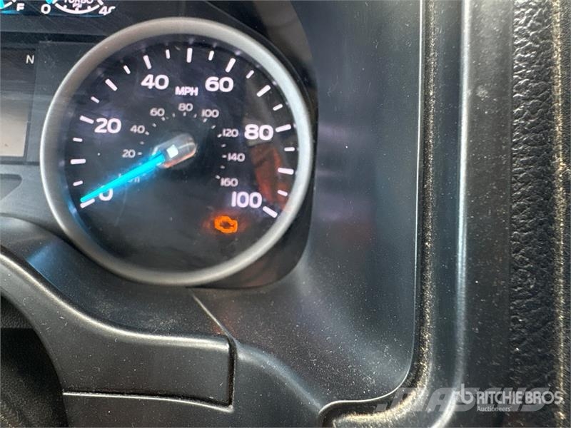 Ford F-250 XLT 4x4 Crew Cab Pickup Outro