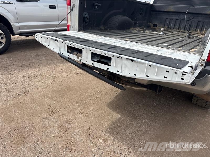 Ford F-250 XLT 4x4 Crew Cab Pickup Drugi