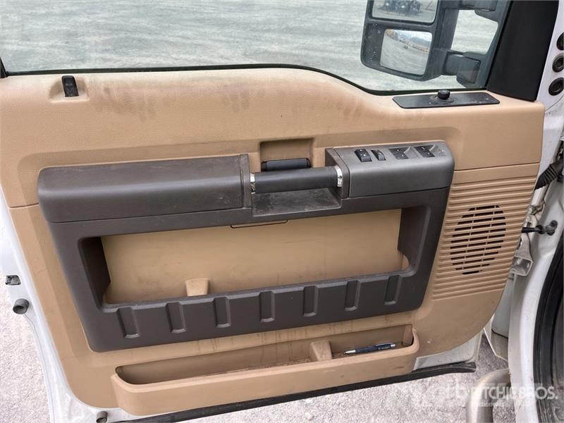 Ford F-250 XLT 4x4 Crew Cab Pickup Anders