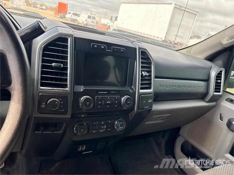 Ford F-250 XLT 4x4 Crew Cab Pickup Drugi