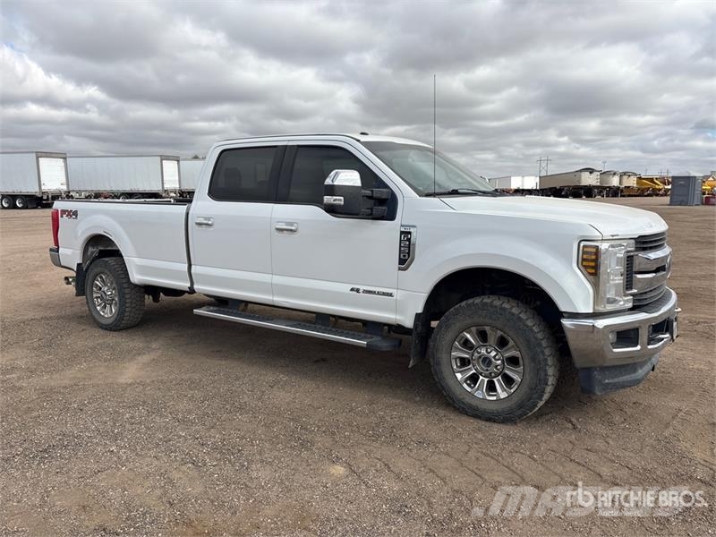 Ford F-250 XLT 4x4 Crew Cab Pickup Drugi