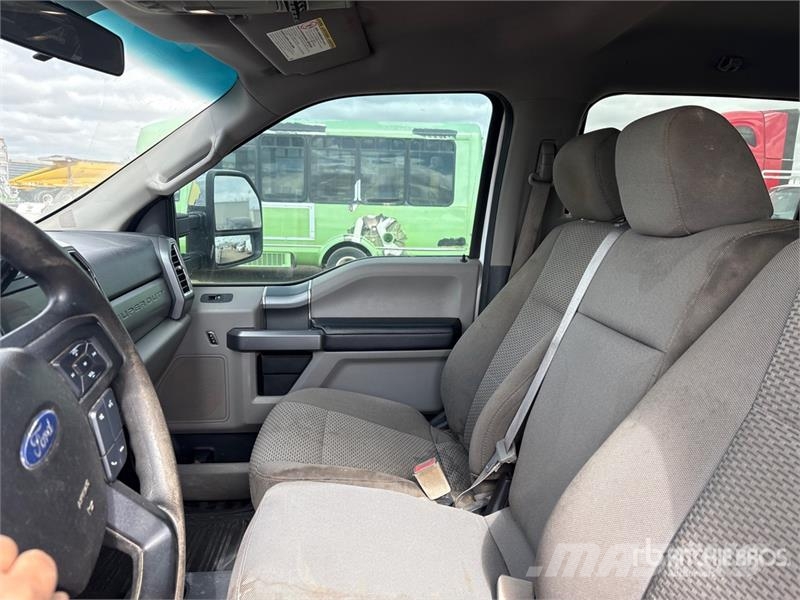 Ford F-250 XLT 4x4 Crew Cab Pickup Drugi