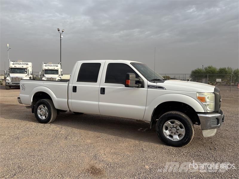 Ford F-250 XLT 4x4 Crew Cab Pickup Kita
