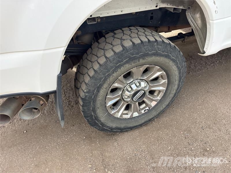 Ford F-250 XLT 4x4 Crew Cab Pickup Drugi