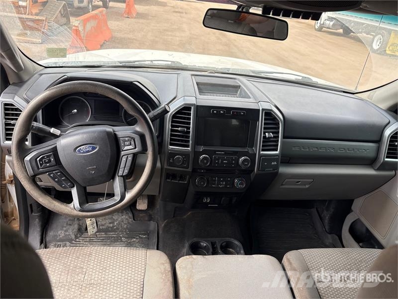 Ford F-250 XLT 4x4 Crew Cab Pickup Drugi