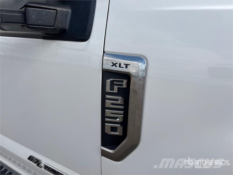 Ford F-250 XLT 4x4 Crew Cab Pickup Drugi
