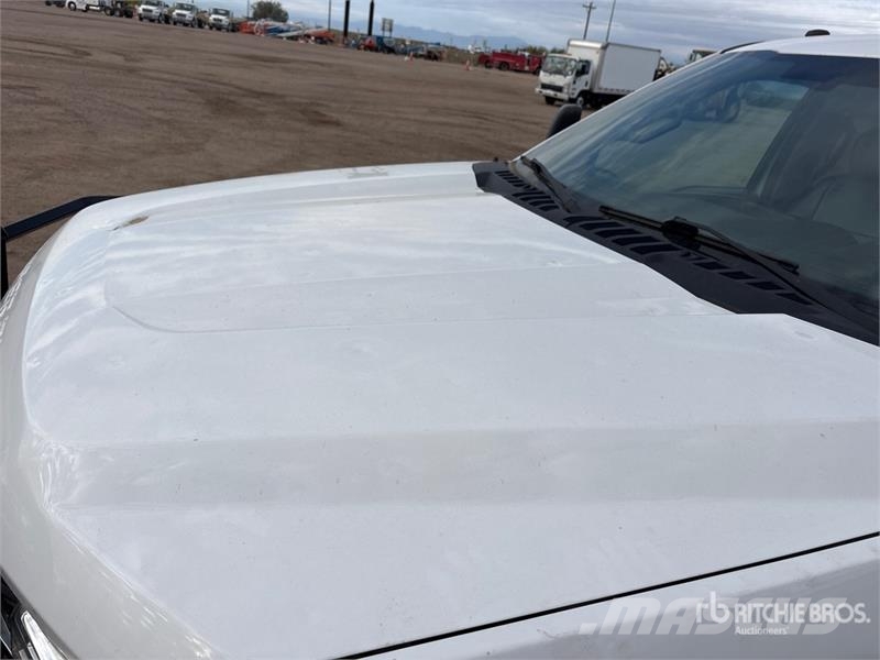 Ford F-250 XLT 4x4 Crew Cab Pickup Outro