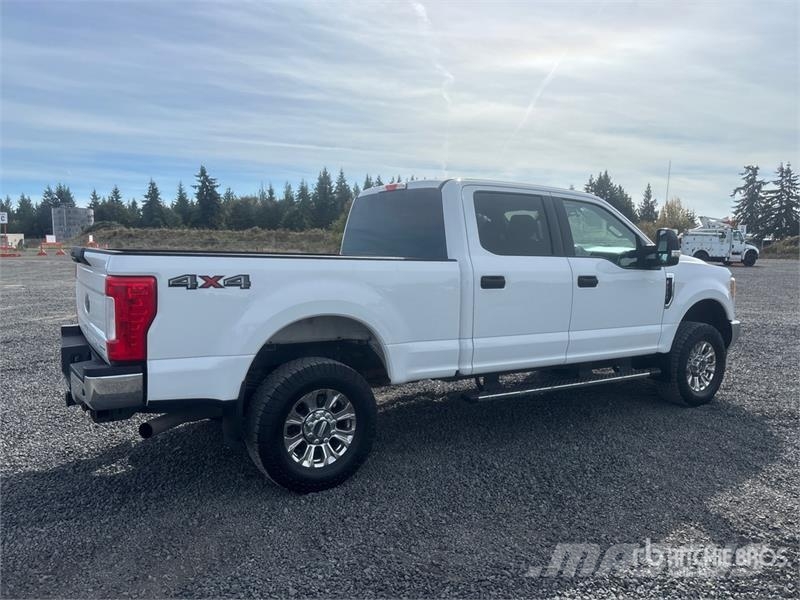 Ford F-250 XLT 4x4 Crew Cab Pickup Ostalo