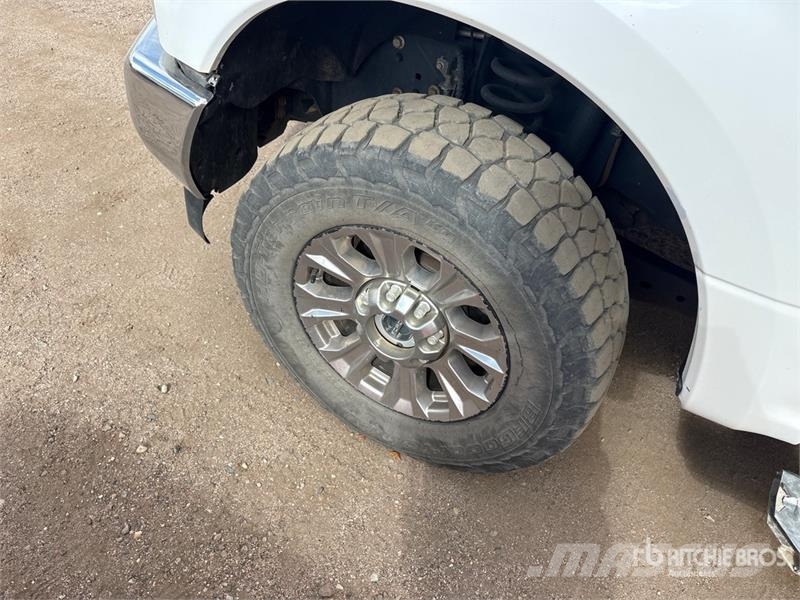 Ford F-250 XLT 4x4 Crew Cab Pickup Drugi