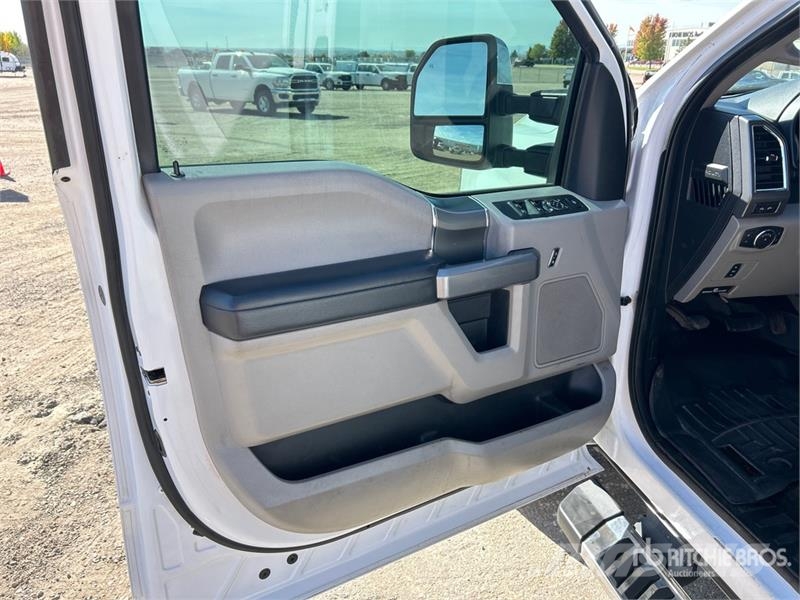 Ford F-250 XLT 4x4 Crew Cab Pickup Otras furgonetas