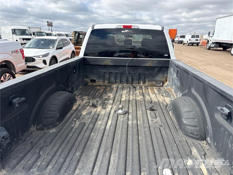 Ford F-250 XLT 4x4 Crew Cab Pickup Drugi