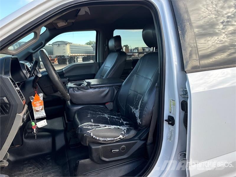 Ford F-250 XLT 4x4 Crew Cab Pickup Outro