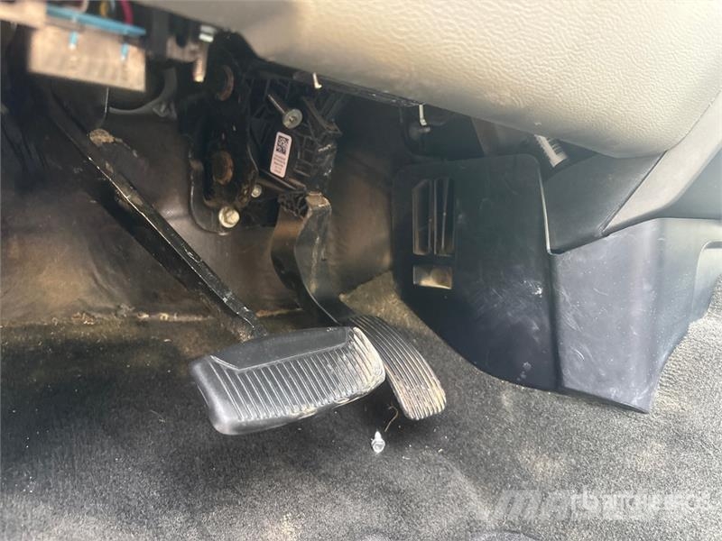 Ford F-250 XLT 4x4 Crew Cab Pickup Ostalo