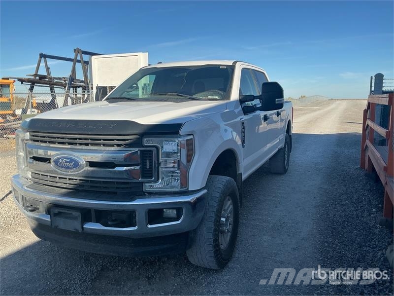 Ford F-250 XLT 4x4 Crew Cab Pickup 기타