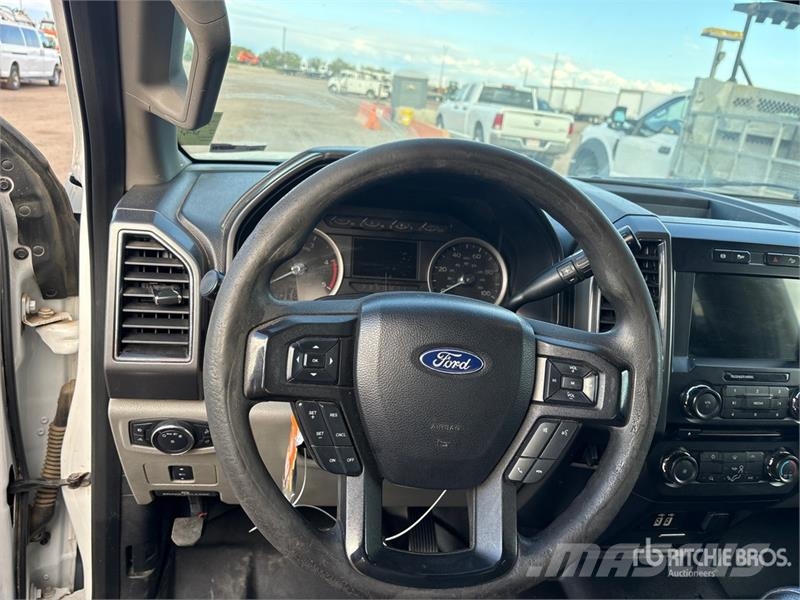 Ford F-250 XLT 4x4 Crew Cab Pickup Outro