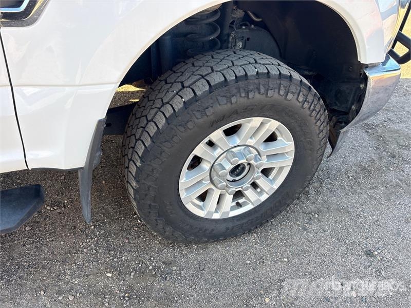 Ford F-250 XLT 4x4 Extended Cab Utility Truck Utilitaire benne
