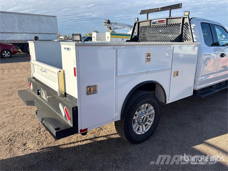 Ford F-250 XLT 4x4 Extended Cab Utility Truck Utilitaire benne