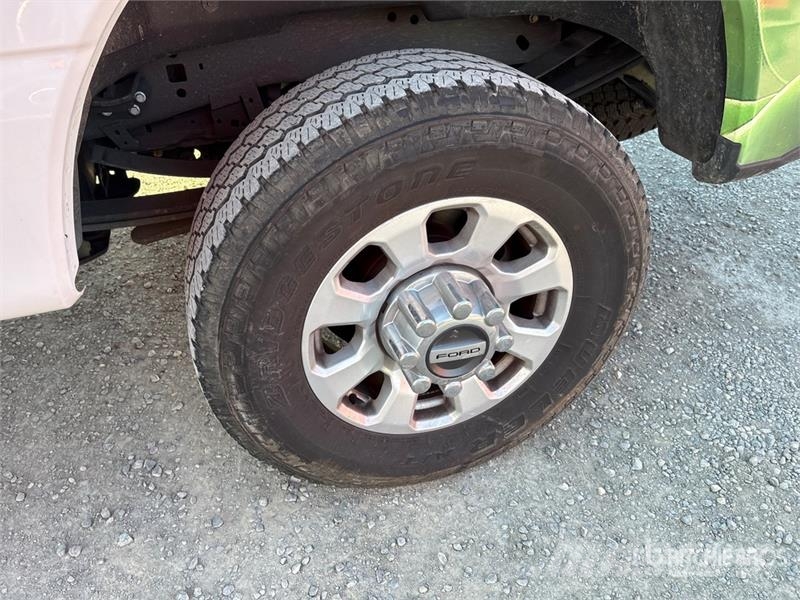 Ford F-250 XLT 4x4 Extended Cab Pickup その他