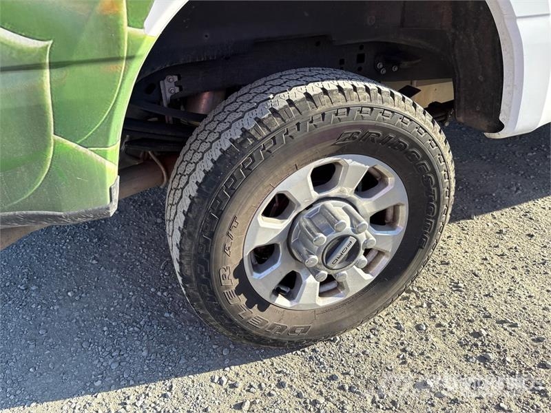Ford F-250 XLT 4x4 Extended Cab Pickup その他