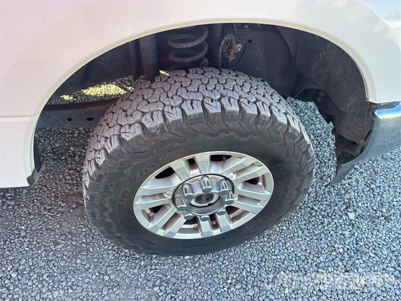 Ford F-250 XLT 4x4 Extended Cab Pickup Інше
