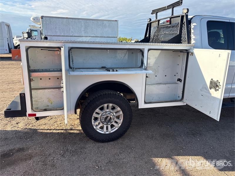 Ford F-250 XLT 4x4 Extended Cab Utility Truck Utilitaire benne