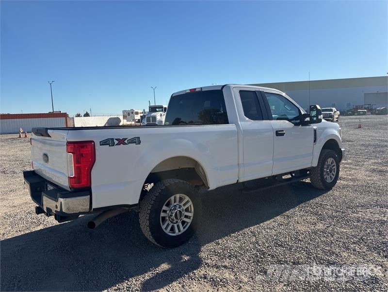 Ford F-250 XLT 4x4 Extended Cab Pickup Інше