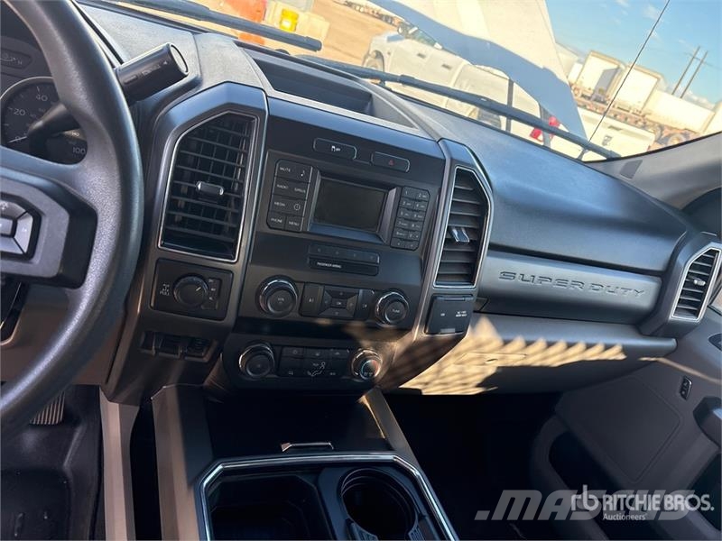 Ford F-250 XLT 4x4 Extended Cab Utility Truck Utilitaire benne