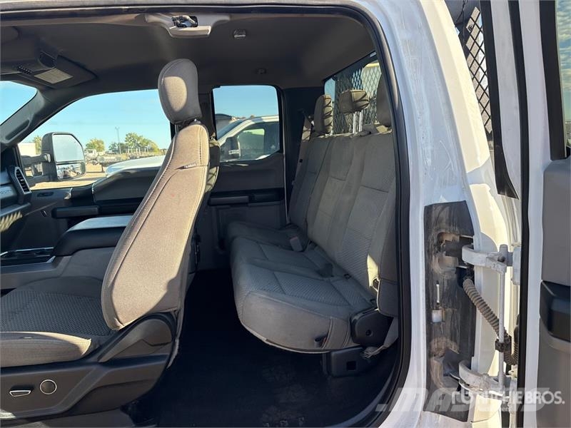 Ford F-250 XLT 4x4 Extended Cab Utility Truck Utilitaire benne